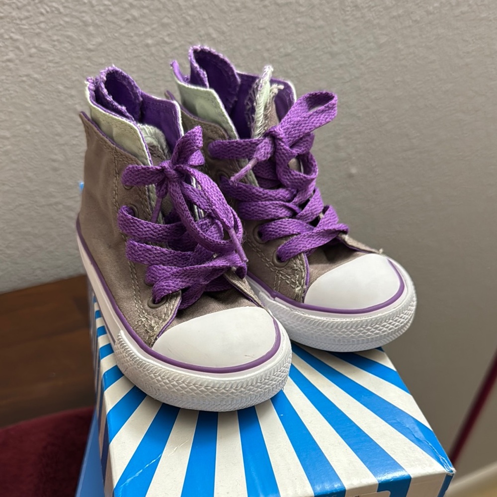 Kids High-Top Sneakers with Purple Accents